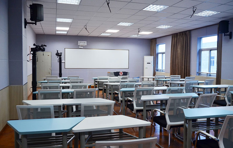 精品课程轻松录播探访中国民用航空飞行学院录播教室